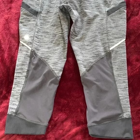 Lululemon Run for fun crop - Picture 12 of 14